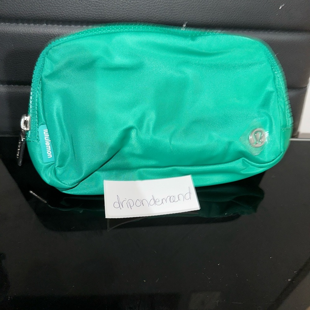 Lululemon Everywhere Belt Bag 1L- Emerald Ice - Picture 3 of 9